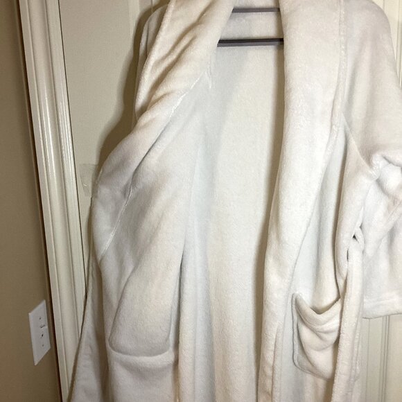 Pottery Barn Women's White Plush Bath Robe Bathrobe Size S - Picture 3 of 10